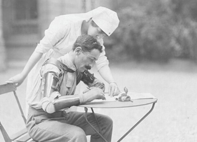 Diplomacy of Gratitude: Transatlantic Emotional Ties in the Twentieth Century
